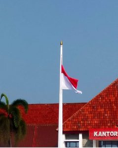 Pengibaran Bendera di Halaman Pemkab OKI di Warnai Insiden, Trisno : Kode Alam !