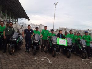 Bupati Batanghari Dampingi Gubernur Serahkan Motor Dinas ke Kades di Batanghari