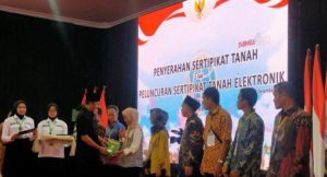 Ketua DPRD, Edi Purwanto Hadiri Peluncuran Seritifikat Tanah Elektronik Program BPN