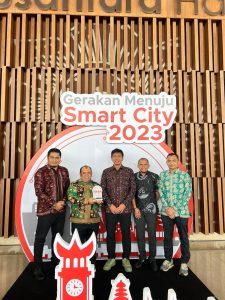 Batang Hari Smart City Fadhil terima Penghargaan Smart city dari Menteri Kominfo