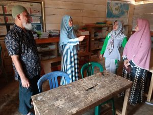 Peduli Pendidikan,Caleg PKS Minta bangunan SD S perintis Desa Tanjung Lebar diperbaiki