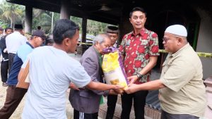 Pj Bupati Bachyuni Berikan Bantuan Kepada Korban Kebakaran