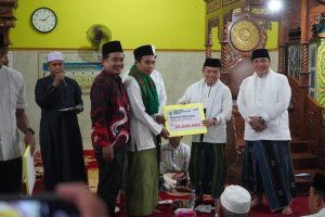 Gubernur Al Haris Serahkan Tali Asih, Penghargaan dan Santunan Bagi PNS Purnabakti Pemprov Jambi Yang Berada di Sarolangun