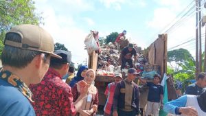 Pj. Wali Kota Jambi Sidak Kebersihan di TPS, Warga Belum Disiplin Buang Sampah