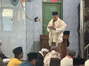 DANDIM 0402/OKI SHOLAT IDUL FITRI BERSAMA ANGGOTA DI MAKODIM.