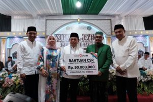 Gubernur Al Haris Berikan Hadiah Umroh Santri Hafidz 30 Juz Ponpes Nurul Jadid Singkut