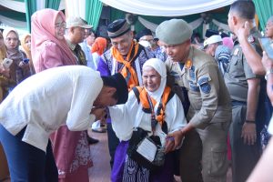 Bupati Mhd. Fadhil Arief lepas keberangkatan 175 Calon Jama’ah Haji Kabupaten Batang Hari Tahun 1445 H/2024 M