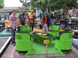 Mengurangi Sampah, Kodim 0402/OKI Menggelar Lomba Kreasi Meja Kursi Dari Barang Bekas