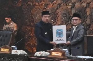 Fraksi-Fraksi DPRD Merangin Pertanyakan Terkait Banyaknya Lampu Jalan Rusak Kepada Pj Bupati