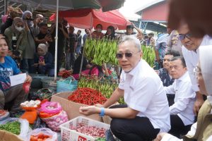 Gubernur Jambi Al Haris Dampingi Menteri Perdagangan Zulhas Tinjau Pasar Talang Banjar Kota Jambi