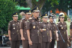 Kepala Kejaksaan Tinggi Jambi pimpin upacara ziarah di Taman Makam Pahlawan.