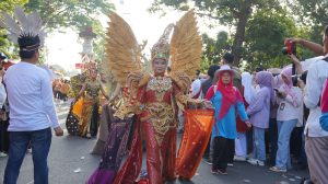 Meriah, Warga OKI Tumpah Ruah ke Jalan Saksikan Pawai Kemerdekaan