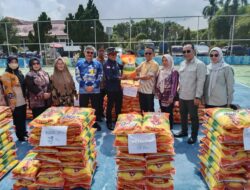 Sambut HUT OKI ke 79, OKI Pulp dan Forum CSR OKI Bagikan 1.000 Kantong Beras