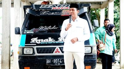 Bupati Batang Hari Serahkan Satu Ekor Sapi Qurban Presiden di Desa pasar Terusan