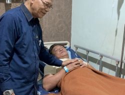 Ini Yang Disampaikan Ketua PWI Saat Besuk Sekjen Yang Sedang Sakit.
