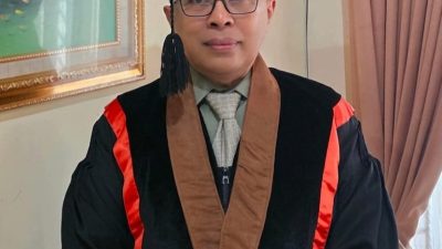 Anak Penjual Gorengan Jadi Profesor, Pesan Prof. Mairizal: Jangan Jadikan Keterbatasan Alasan Berhenti Bermimpi!