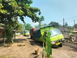 Warga Tanjung Pauh Mestong Ancam Tutup Jalan jika kerusakan jalan tidak diperbaiki 