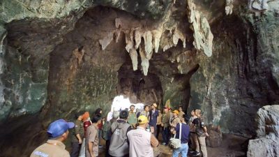 Tim Evaluator UNESCO Terpukau Keindahan Goa Tiangko, Dorong Penguatan Informasi Edukasi Geosite Merangin