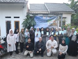 Manfaatkan Potensi Lokal, Farmasi FKIK UNJA Latih Warga Sungai Duren Bikin Kristal Herbal Instan