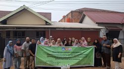 Solusi Pupuk Mahal, Tim Dosen Biologi UNJA Dampingi Ibu-Ibu Mendalo Indah Buat POC Mandiri