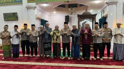 Pererat Silaturahmi, Kapolresta Jambi Dampingi Kapolda dan Wakapolda Jambi Sholat Subuh Berjamaah di Masjid Jami’ Ass’addah Thehok